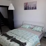 Leonard room